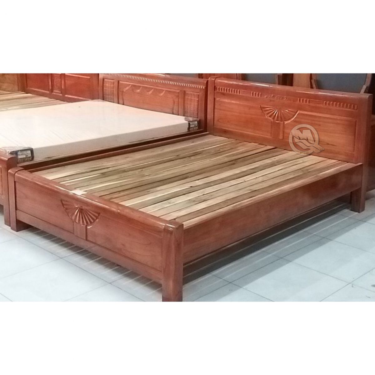 giường gỗ xoan đào kiểu quạt - SP706