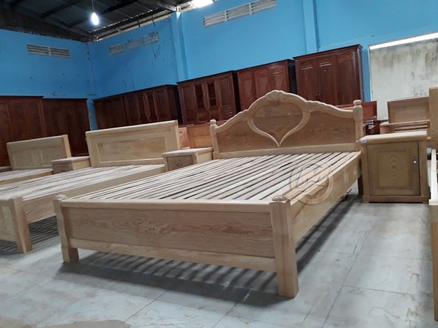 Giường gỗ sồi tim